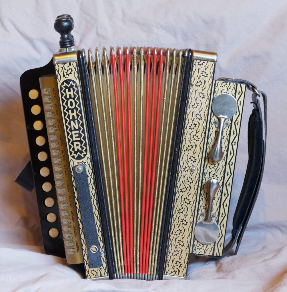Onheil doorgaan met Afrika Instrument – Trekharmonica's Amsterdam (THA)