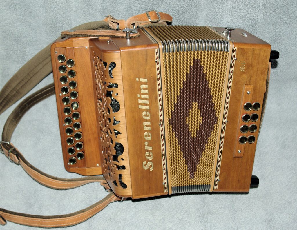 Onheil doorgaan met Afrika Instrument – Trekharmonica's Amsterdam (THA)